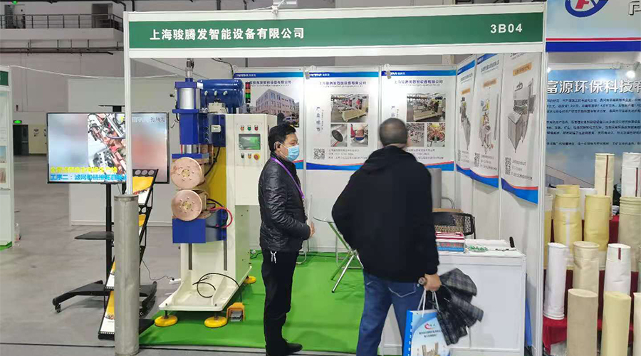 上海硬汉视频APP官网下载公司参加滤网滤芯行业展会与众多行业人士交流沟通