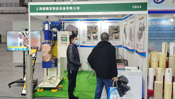 硬汉视频APP官网下载公司参加滤网滤芯行业展会与众多行业人士交流沟通